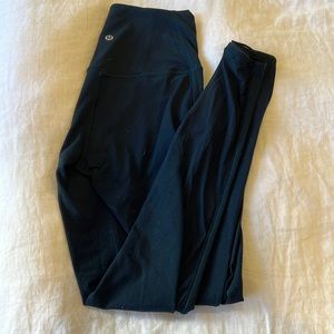 Navy lululemon leggings size 4 (H60416)